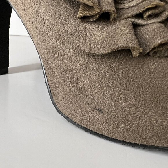 Madden Girl Raleigh Taupe Faux Suede Ruffle Round Platform Toe Booties Sz 8 - Picture 14 of 14